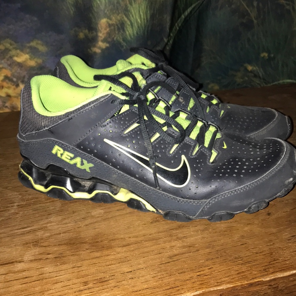Sz 9 men’s Nike read used